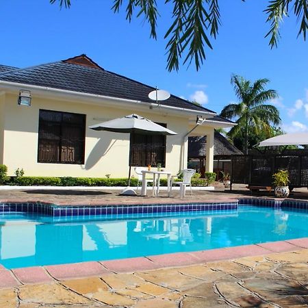 Idc Guest House Bagamoyo Exteriör bild
